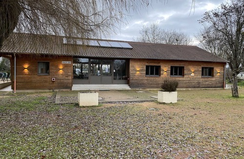 Savigny-sur-Grosne Alquiler De RV | Quality nature campsite and restaurant with family cuisine in Burgundy