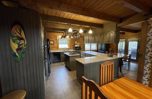 Mount Hope Cabina | ¡Tiempo de calidad juntos! Log Cabin Sleeps 25+ Kids Love It! ¡Mascotas también!