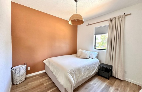 Redmond Casa | Quant Tiny Home in Downtown Redmond, Hot Tub, Private Fenced Yard, Dog Ok