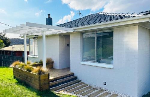 Mornington Casa | Quarry House - Bright and Renovated!