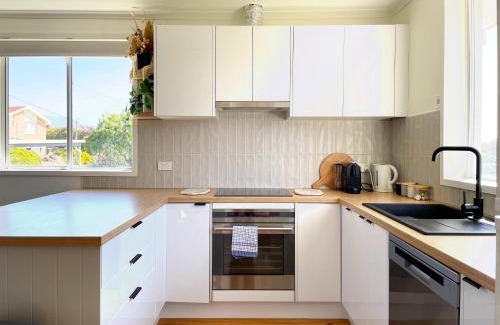 Mornington Casa | Quarry House - Bright and Renovated!