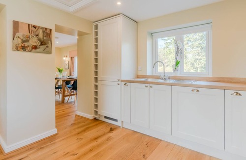 Lydney Cabaña | Quarry Lodge, Lydney - sleeps 6 guests in 3 bedrooms