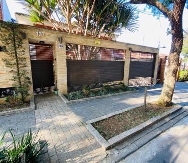 Cidade Dutra Casa | Quarto amplo e confortável
