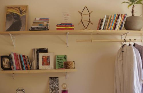 Serra Casa | Quarto Casal com Varanda Casa Caramel
