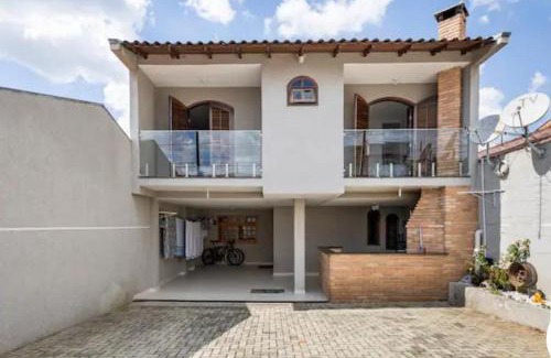 Italia Apartamento | Quarto Chalé aconchegante em Casa da Família Anton próximo ao aeroporto