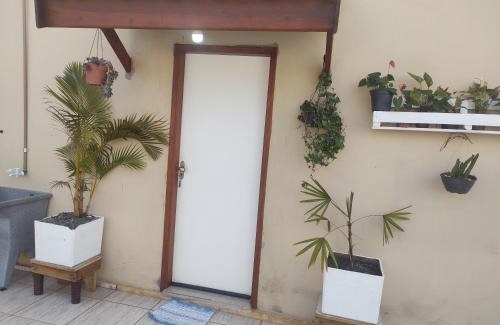 Holambra Casa | QUARTO CONFORTAVEL COM GARAGEM