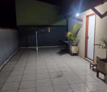 Holambra Casa | QUARTO CONFORTAVEL COM GARAGEM