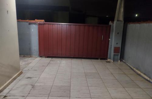 Holambra Casa | QUARTO CONFORTAVEL COM GARAGEM