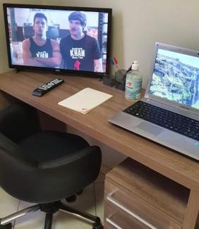 Centro Casa | QUARTO TOP no CENTR0 com Cama Box de casal - acomoda até 2 pessoas - Home Office - WIFI - Smart TV com Apps Youtube - Cozinha - banheiro - Sala de Estar - Apto compartilhado com Anfitriões experientes em hospedar - Superhost no BnB 5 estrelas