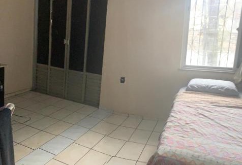Souza Casa | Quarto triplo com banheiro em casa compartilhada COP 30
