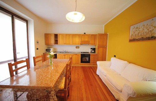 Colico Apartamento | Quattro Stagioni Spring Garden Holiday Apartment with Pool