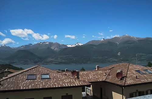 Colico Apartamento | Quattro Stagioni Summer Roof Terrace Holiday Apartment with Pool