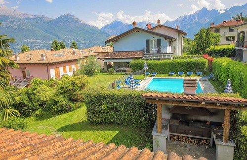 Colico Apartamento | Quattro Stagioni Summer Roof Terrace Holiday Apartment with Pool