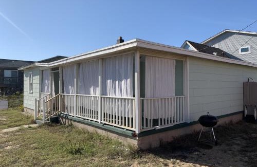 Kitty Hawk Casa | Queen Anne's Revenge at the Beach cottage