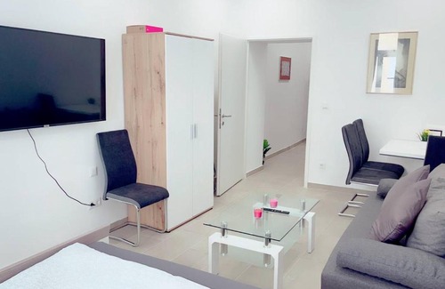 Favoriten Apartamento | Queen Apartment 4P WL