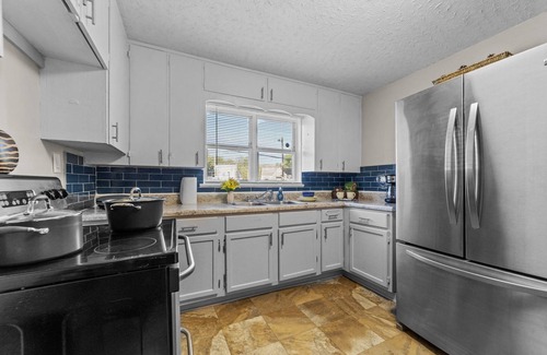 Winston - Salem Apartamento | Queen Bed Studio w/Day Bed - HS Internet – Balcony Unit 2