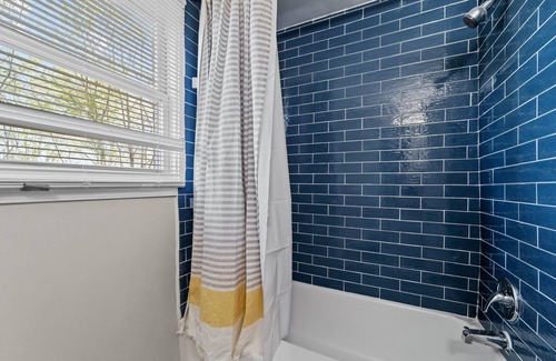 Winston - Salem Apartamento | Queen Bed Studio w/Day Bed - HS Internet – Balcony Unit 2
