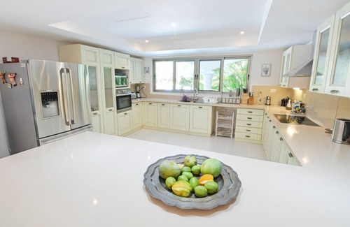 Bavaro Villa | Queen Bee Villa Electricity and maid service included