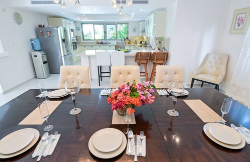 Bavaro Villa | Queen Bee Villa Electricity and maid service included