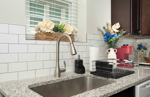 Avondale Apartamento | Queen City Retreat 1, Cozy Home for 6 Near Attractions & Restaurants