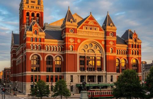Mount Auburn Casa | Queen City Views Suites