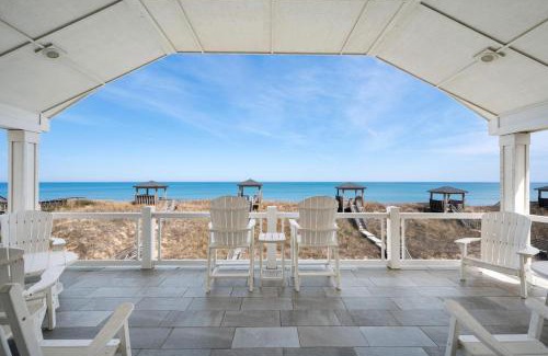 Nags Head Apartamento | Queen Elizabeth 8 Bedroom Oceanfront Home