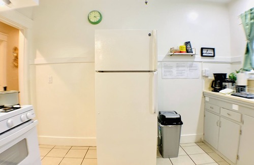 Oleander - Sunset Apartamento | Queen Full Twin Bed/Sleeps 5/Furnished Private APT/In-Unit Washer Dryer/65" HDTV