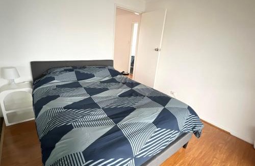 South Wentworthville Casa | Queen Room with Private Balcony - SW4