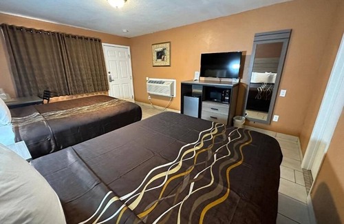 Victorville Casa | Queen Room With Two Queen Beds- Non Smoking
