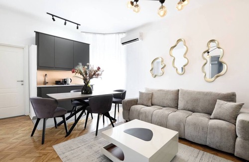 Sarajevska Apartamento | QUEEN's apr-10min. by walk to Knez M. with P.