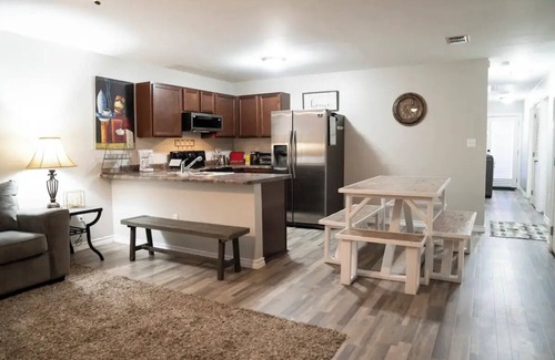 Mercedes Casa | Queen's Hidden Gem w/ Game Room - 5 beds/sleeps 9