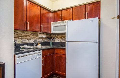 East Texas Apartamento | Queen Studio | Desayuno gratuito + piscina cubierta + centro de negocios las 24 horas