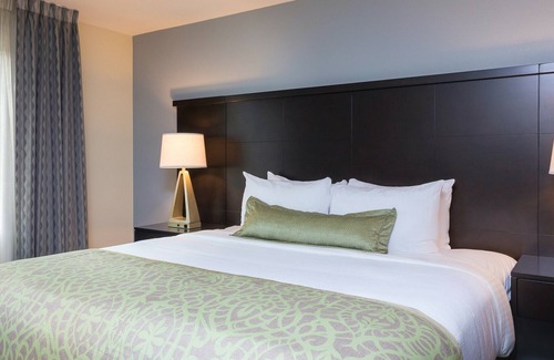Canton Condominio | Suite Queen | Desayuno diario gratuito, bañera de hidromasaje compartida + piscina