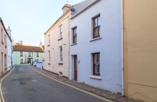 Peel Cabaña | Queenie Cottage - A charming retreat tucked away in the heart of Peel, Isle of Man.
