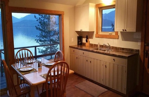 Balfour Cabaña | Queens Bay Hideaway Cottage Lakefront