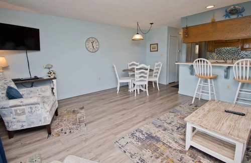 Emerald Isle Condominio | Queens Court 1201, Oceanfront Condo in Emerald Isle, NC!
