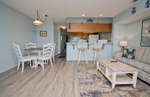 Emerald Isle Condominio | Queens Court 1201, Oceanfront Condo in Emerald Isle, NC!