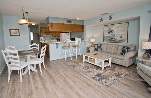 Emerald Isle Condominio | Queens Court 1201, Oceanfront Condo in Emerald Isle, NC!
