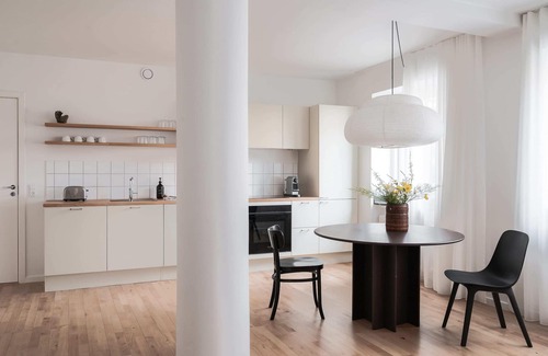 Indre By Apartamento | Queens Courtyard 2BR apartment by Daniel & Jacob's