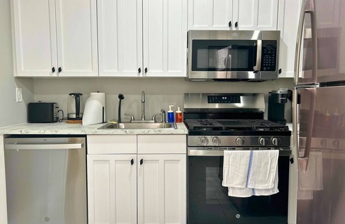 Southwark Apartamento | Modern 2BD | 4Beds | Queens Village