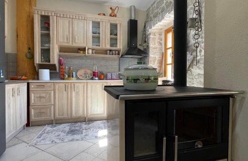Karuc Casa | Queen’s vintage house