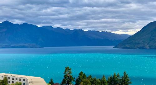 Fernhill Casa | Queenstown Lake Panorama