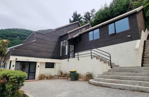 Sunshine Bay Casa | Queenstown Lakeview Holiday Home-5mins to town