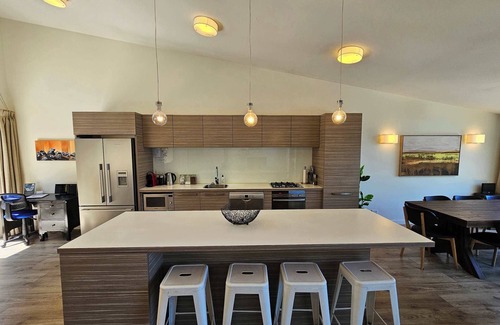 Frankton Casa | Queenstown Townhouse - Fabulous Alpine Views!