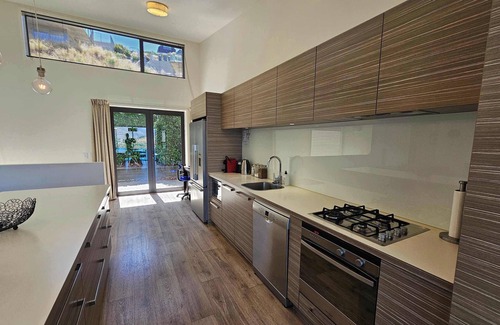 Frankton Casa | Queenstown Townhouse - Fabulous Alpine Views!