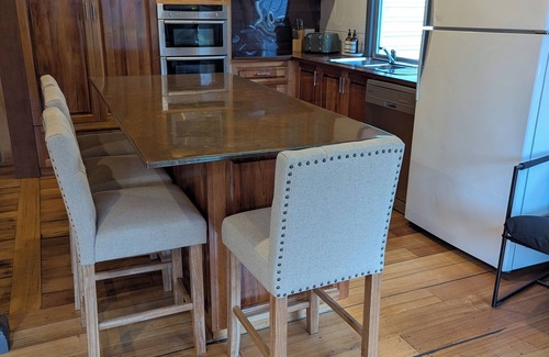 Queenstown Cabaña | Quentin's Cottage - a cosy retreat by Mt Owen - close to rainforest and trails!
