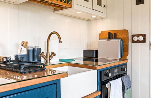 Stonor Cabina | Quercus & Redwood - Sleeps 4