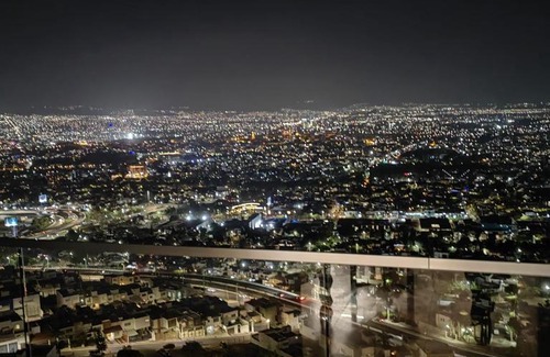 Queretaro Apartamento | Queretaro Dep de lujo, para 5 o 6 huéspedes, alberca