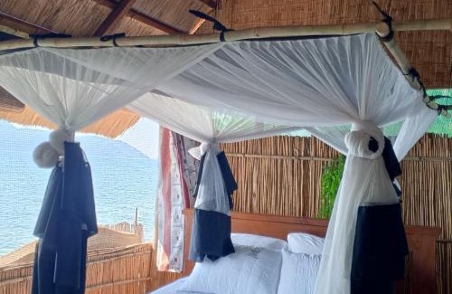 Cape Maclear Cabina | Quest at Cape Maclear
