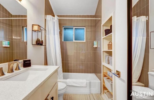 North University Casa | Quick Bike Ride to Central Austin from Quiet 1BD
